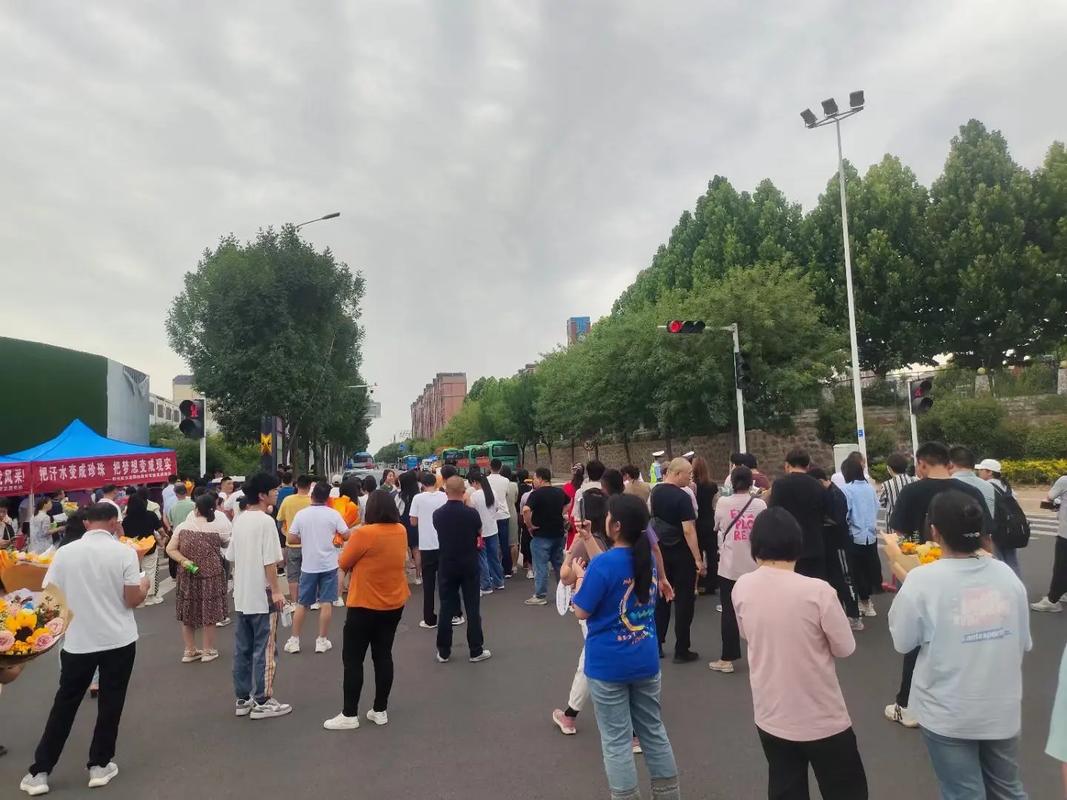 新澳正版资料大全免費和高考考场外统一动作与高考考场外统一动作内容