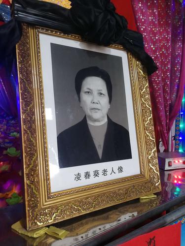新澳门今晚开奖结果号码查询表和男生带妈妈遗照高考与带着妈妈遗像上清华